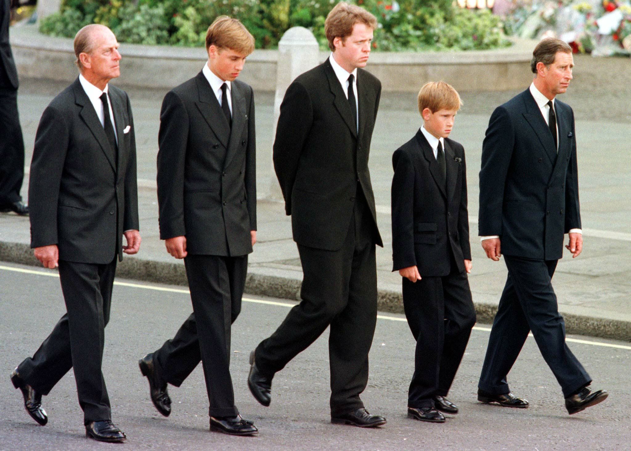 The Crown': The True Story Behind That Heart-Wrenching Final Scene of  Prince William and Harry at Diana's Funeral | Vogue