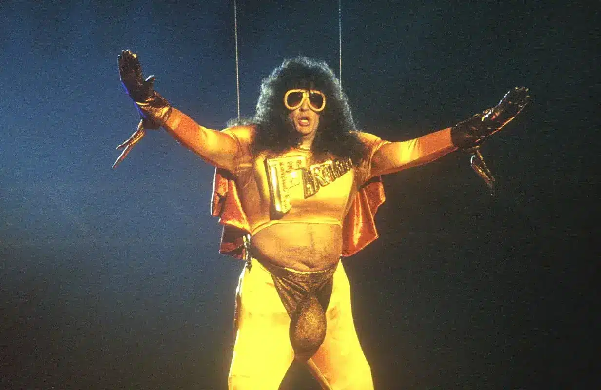 Remembering the Golden Age of MTV Video Music Awards Stunt Presenters -  PRIMETIMER