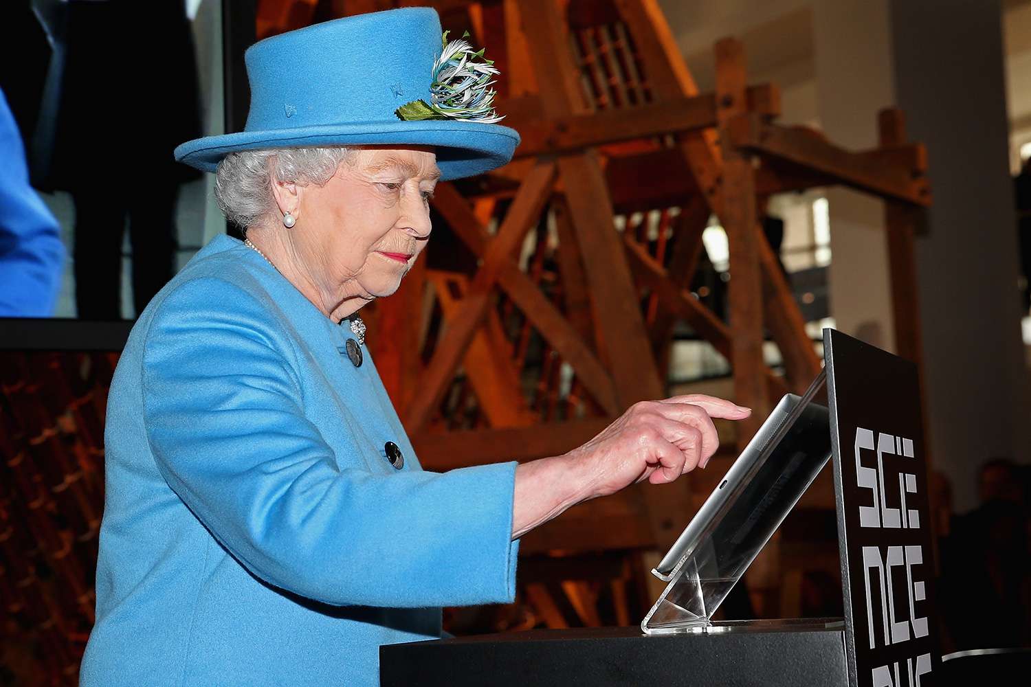 On This Day in 1976 Queen Elizabeth Sent First-Ever Royal Email